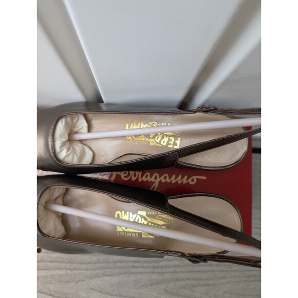 NIB Ferragamo Women’s Slingback Pump Heel Brown Metallic Leather Size 9 - Picture 2 of 6